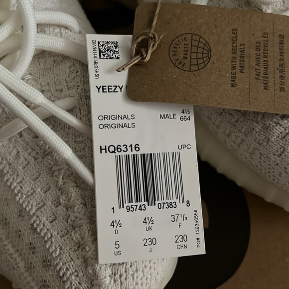 Yeezy Boost 350 V2 - Picture 7 of 9
